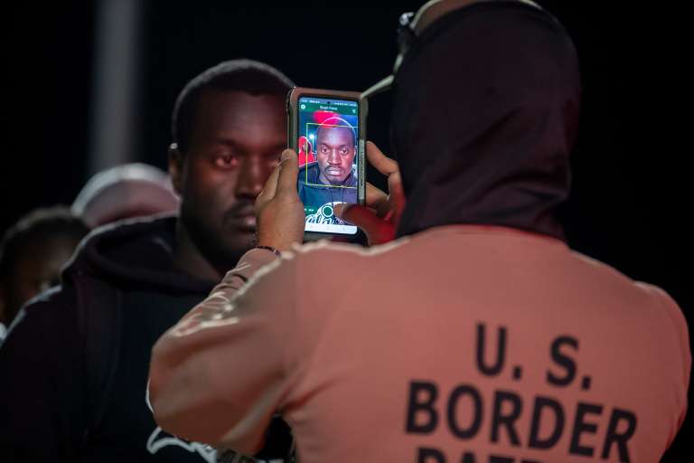 Yuma (United States), 12/05/2023.- Thioukhour (L), a migrant from Senegal, is processed by a U.S. Border Patrol officer after crossing from Mexico to the United States, in Yuma, Arizona, USA, 11 May 2023. A significant increase in the number of migrants crossing to the US is expected as Covid-era 'Title 42' policy, which allowed for a quick expulsion of illegal immigrants, is set to expire the same day. (Estados Unidos) EFE/EPA/ETIENNE LAURENT