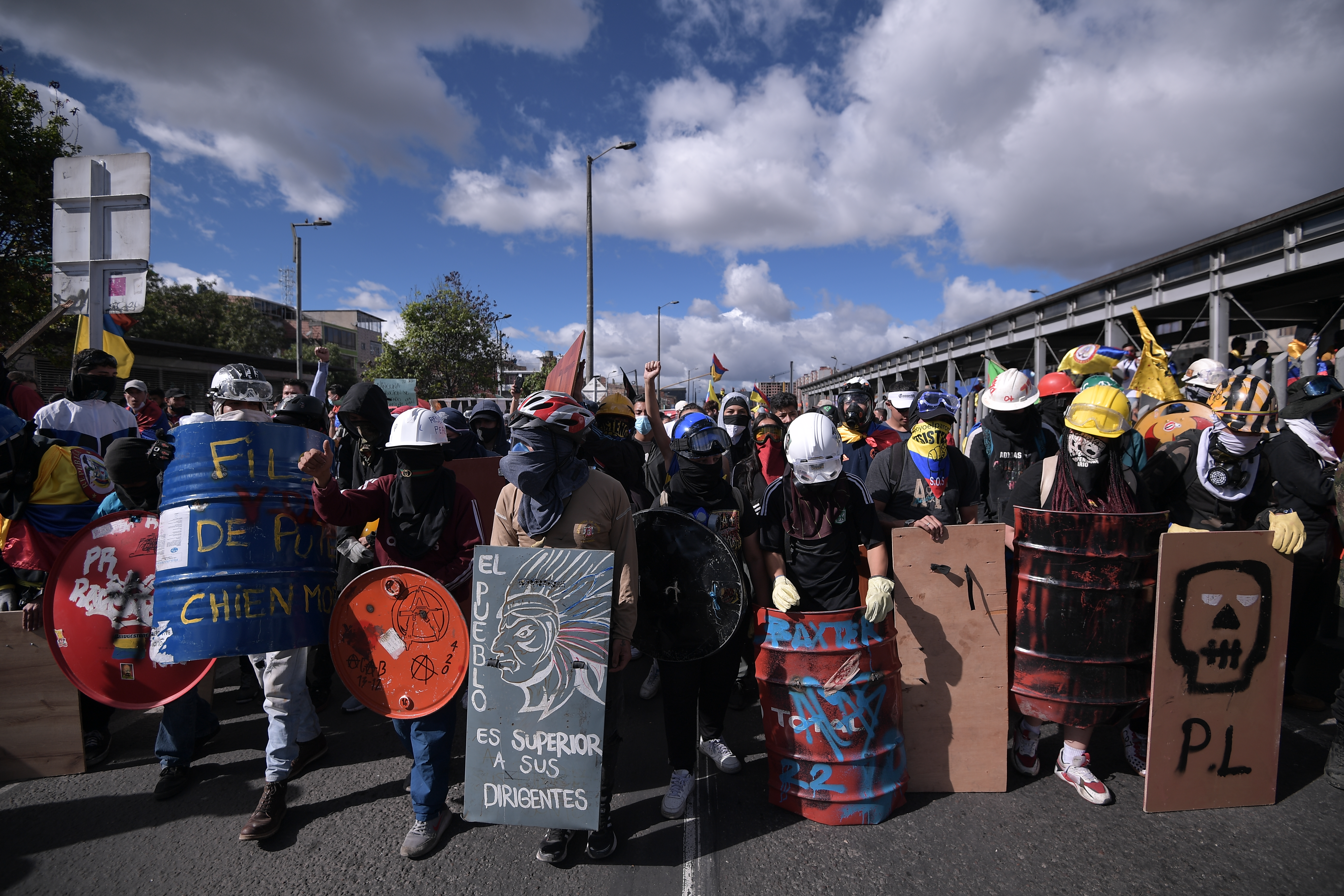 Plantón y protestas en la glorieta del Tintal que se desplazó hacia el portal de las Américas, ahora denominado Portal de la Resistencia, en el marco de la fiesta del 20 de julio "Día de la Independencia".