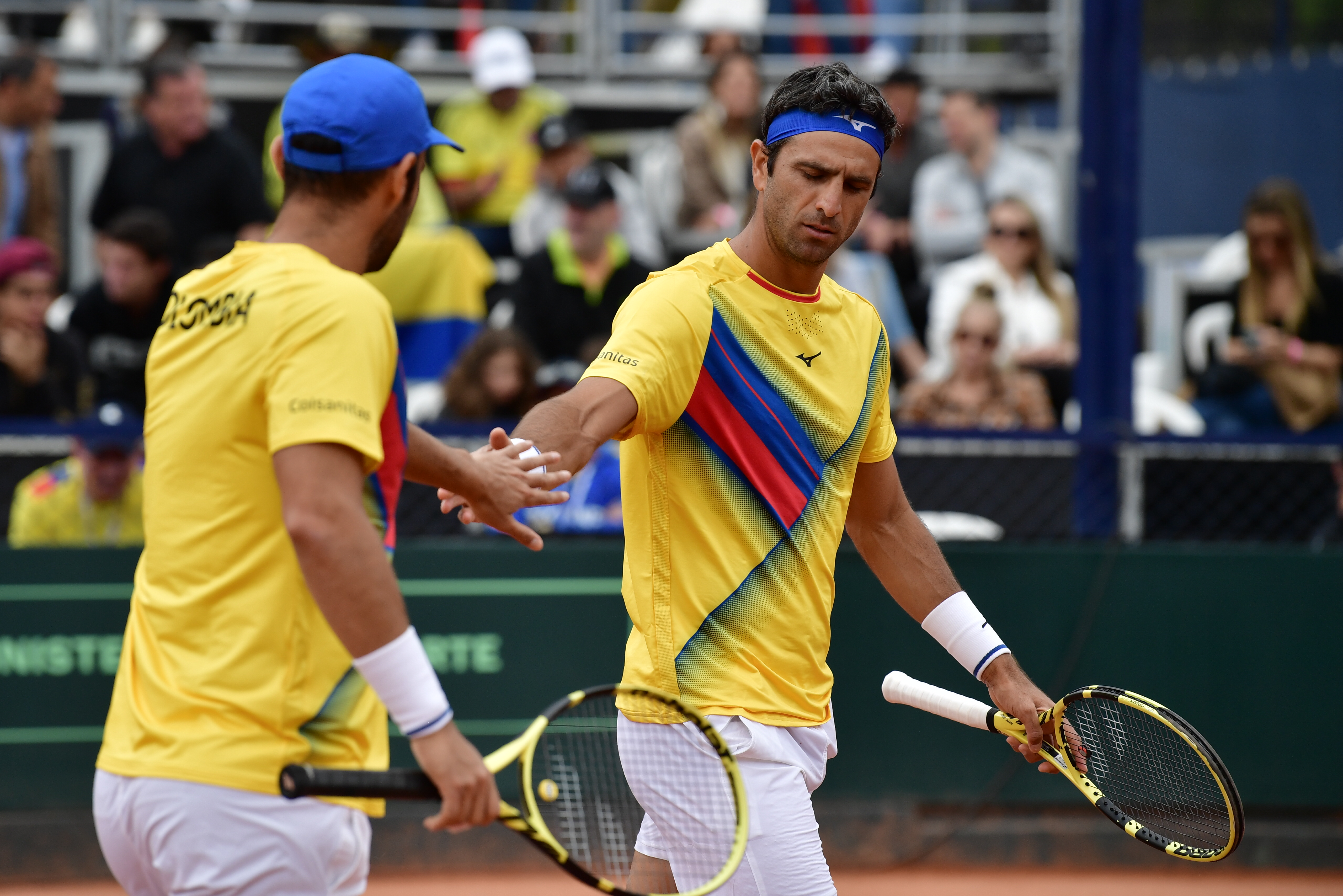 Partido de dobles entre los tenistas colombianos Juan Sebastián Cabal y Robert Farah vs los tenistas turcos Cem Ilkel y Ergi Kirkin, por el tercer punto del Grupo Mundial I de la Copa Davis, llevado a cabo en el Carmel Club de Bogotá.
