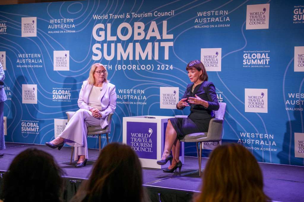 Rita Saffioti, viceprimera ministra y ministra de Transporte y de Turismo de Australia Occidental; y Julia Simpson, presidenta y SEO del WTTC.