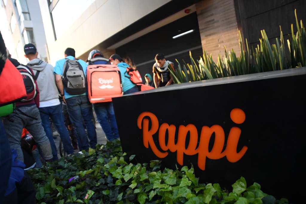 Grupo de personas en protestas en Rappi.