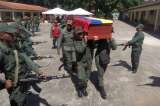 Caracas pide atender "crisis de seguridad" en frontera con Colombia por militares muertos
