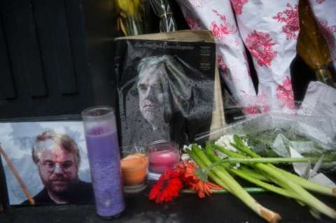 Fans de Philip Seymour Hoffman le rinden discreto homenaje