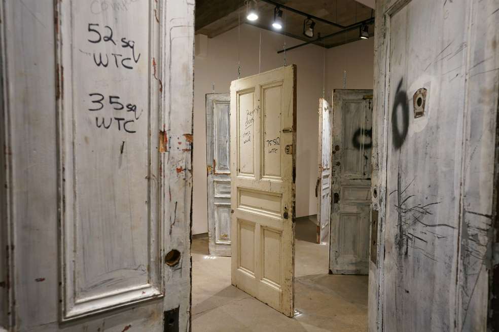 Declarado monumento histórico pero en total decadencia, este refugio de artistas cerró en 2011 y a excepción de su fachada, está siendo totalmente renovado. / AFP