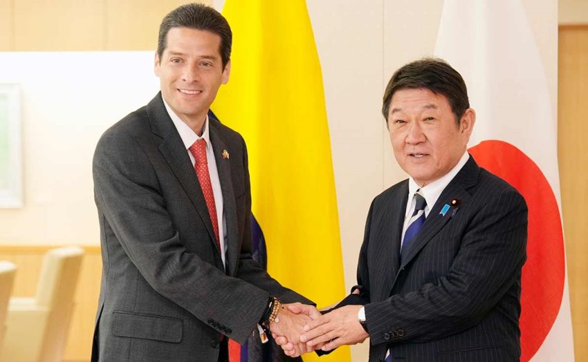 Mauricio Gómez Amín, ministro de Comercio, Industria y Turismo, y Toshimitsu Motegi, ministro de Asuntos Exteriores de Japón.