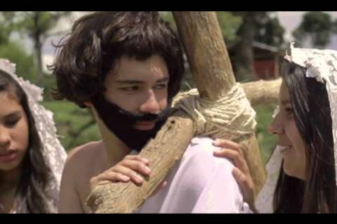 "Via Crucis", la película colombiana que lleva a pantalla el amor por el cine