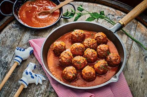 Albóndigas al tomate, una delicia en solo cuatro pasos