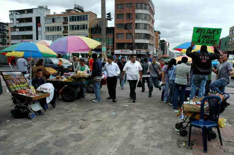 La empanada más cara: a joven lo multaron con $834.000 por comprar una en la calle