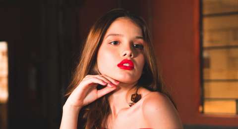 ¿Qué tonos de labial favorecen más según el tono de la piel?