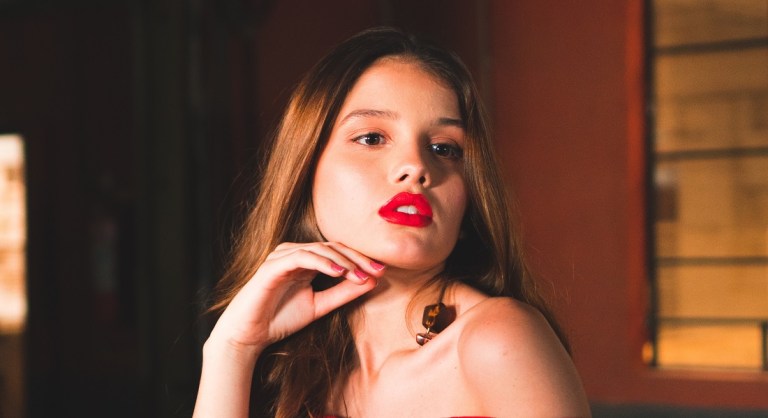 ¿Qué tonos de labial favorecen más según el tono de la piel?