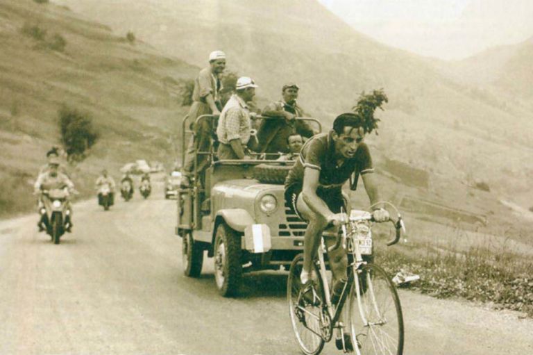 La bicicleta, dos mujeres, el Caníbal y la Garza Real en las competencias