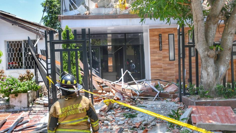 La fachada de una vivienda ubicada en el barrio Olaya de Barranquilla se desplomó en la mañana del miércoles 27 de agosto.