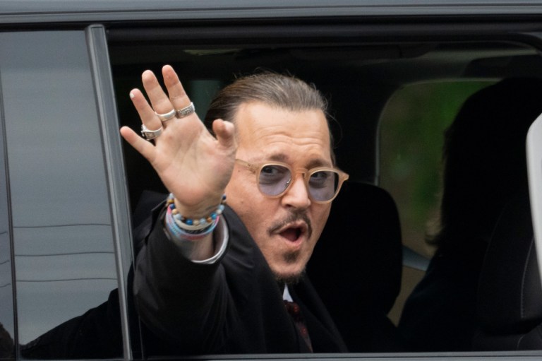 Johnny Depp volverá a dirigir una película y la producirá Al Pacino