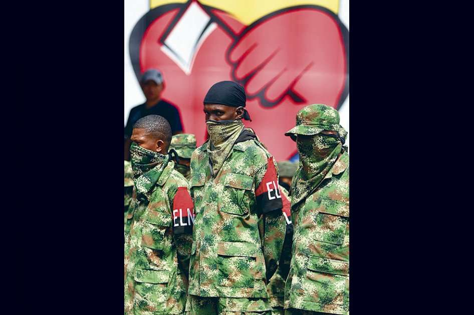 En mayo De Roux le escribió una carta a “Gabino”, comandante del Eln. / EFE