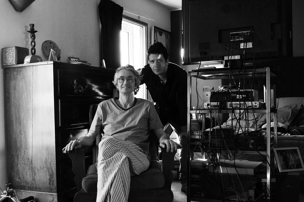 Luis Ospina en su casa con Rubén Mendoza en 2013.Foto: c. Rubén Mendoza. Especial para El Espectador
