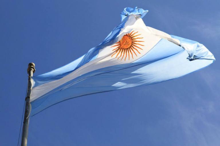 Argentina propone reducir pago de intereses de bonos en 62 %