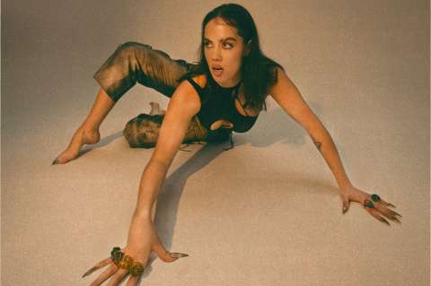 Drea Dury, la reina del “Criollan Ellegance”, lanza su EP “Palmera Nights: INTRO”