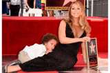Mariah Carey recibe estrella en el Paseo de la Fama y su hijo se roba el show