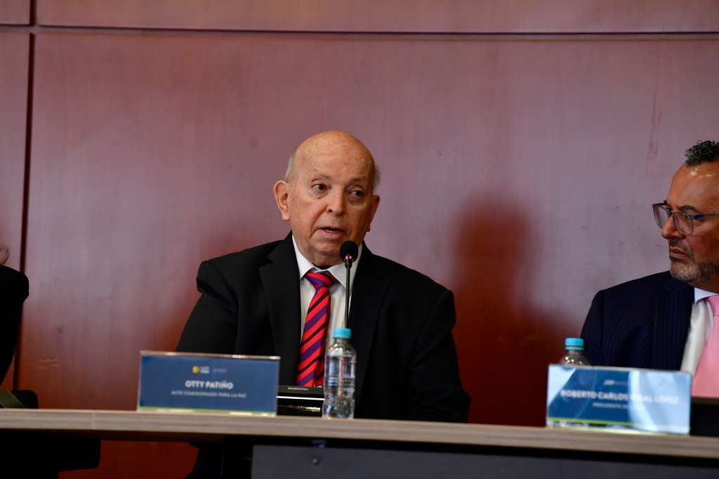 Alto comisionado para La paz durante la comunicación de los decretos de amnistía por parte de la Jurisdicción Especial de Paz (JEP)