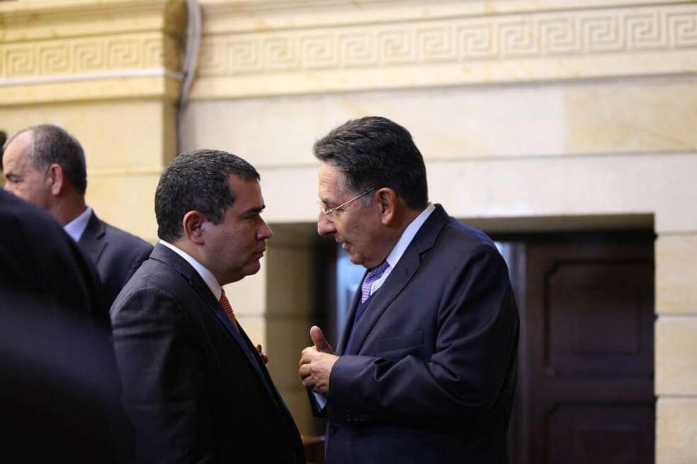 El fiscal general, Néstor Humberto Martínez, le pidió al presidente de la Cámara, Alejandro Carlos Chacón, que le diera tiempo para intervenir en la plenaria. / Cortesía