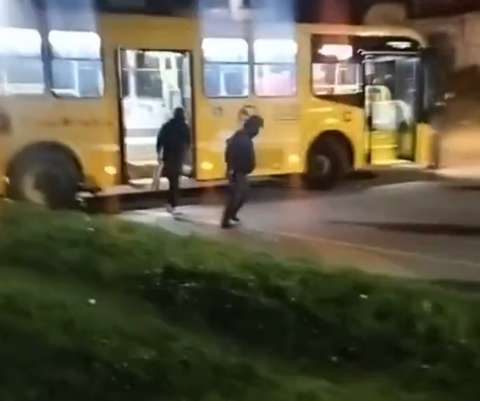 Noche de disturbios en Usme: 6 buses vandalizados y una conductora herida
