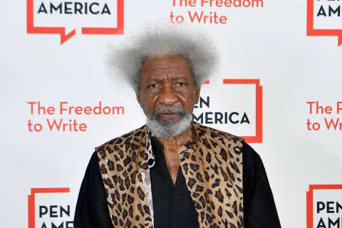 Estados Unidos revocó la visa de Wole Soyinka, Premio Nobel de Literatura de 1986
