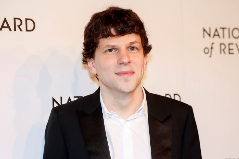 El actor Jesse Eisenberg donará un riñón a un desconocido: “Estoy muy emocionado”