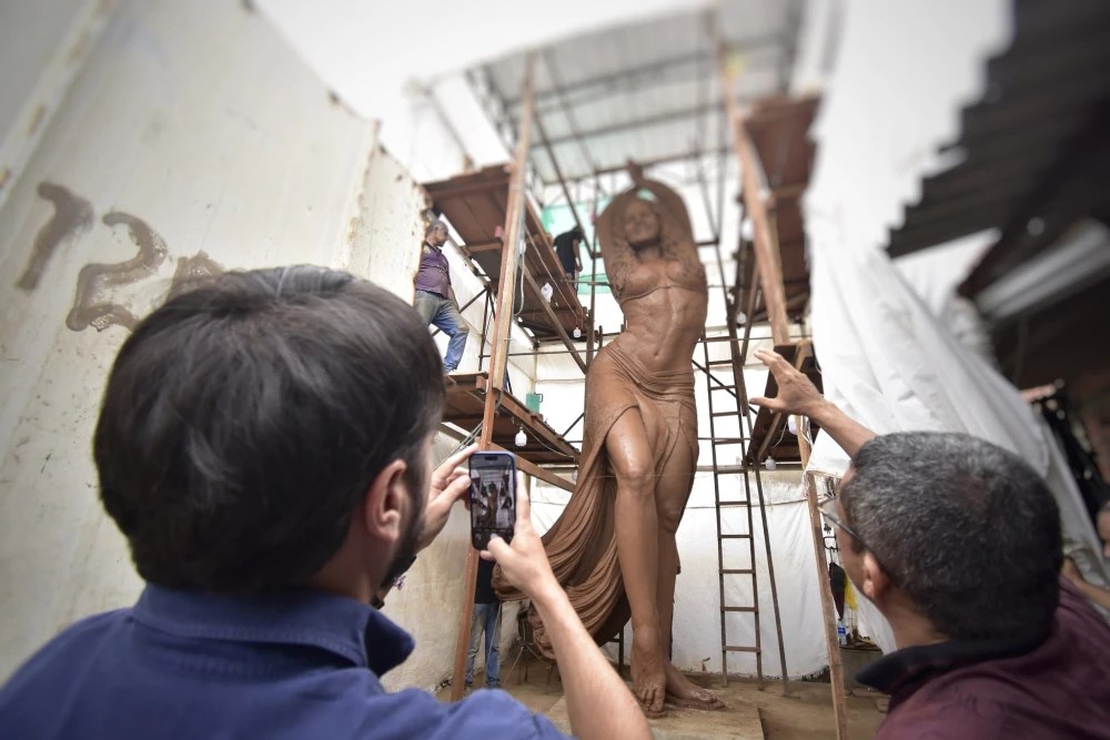 La estatua se ubicará en La Paz, barrio donde creció la cantante, y se espera que esté terminada e inaugurada en dos meses.