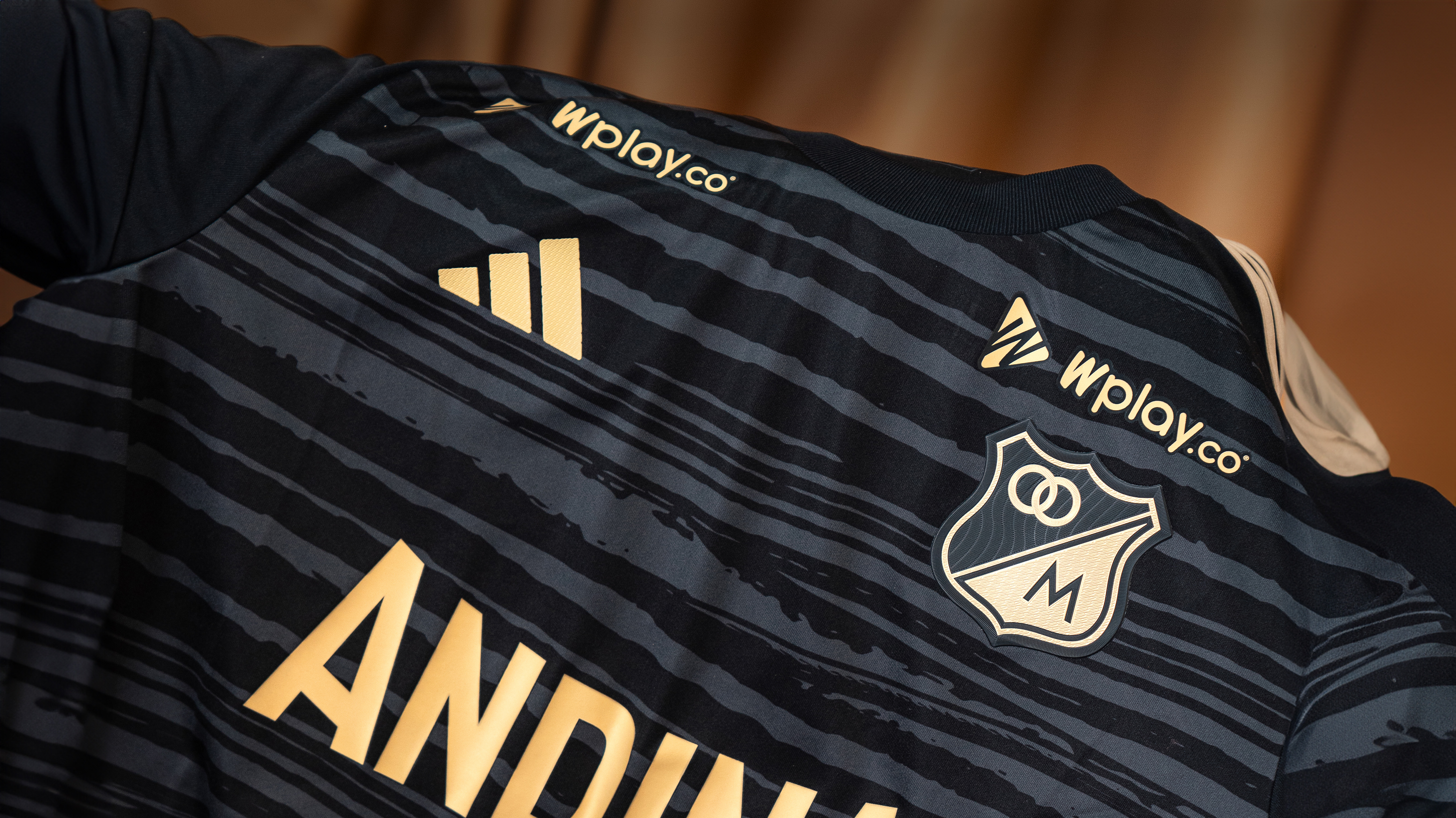 Tercera camiseta de Millonarios 24/25