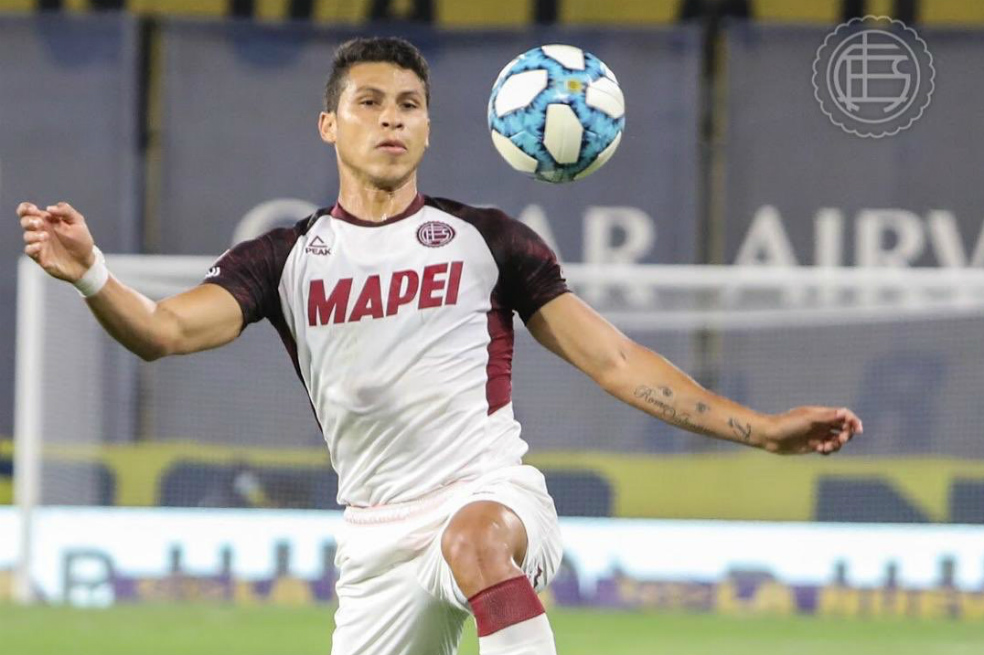 El defensa barranquillero Alexis Pérez es una de las figuras del Lanús, que enfrenta este miércoles a Vélez Sarsfield, por la Copa Sudamericana.