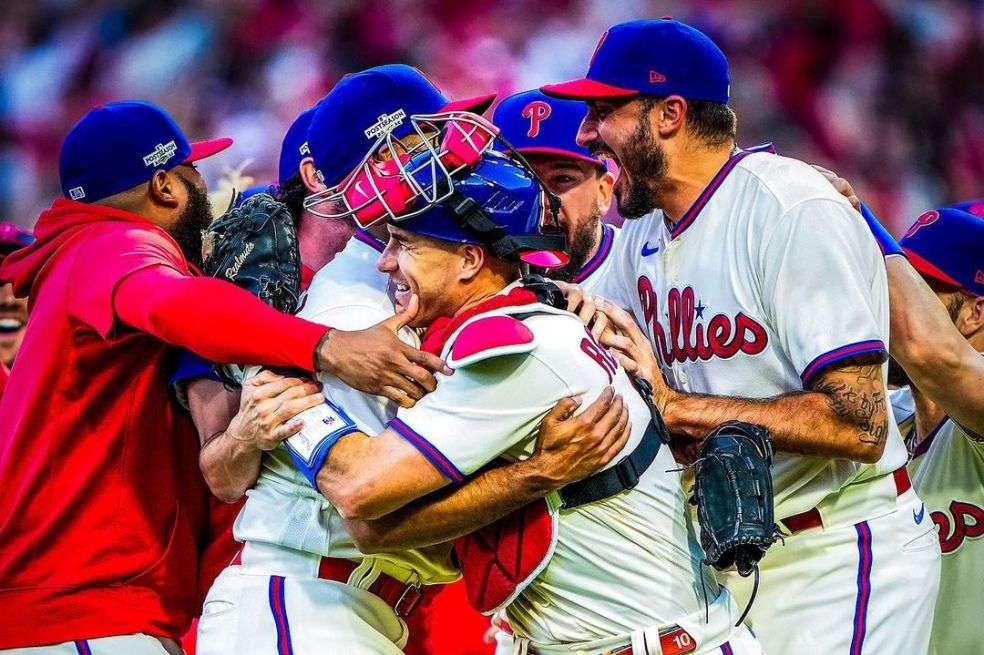 Los Filis vencieron a los Bravos y ahora definen el título contra los Padres.