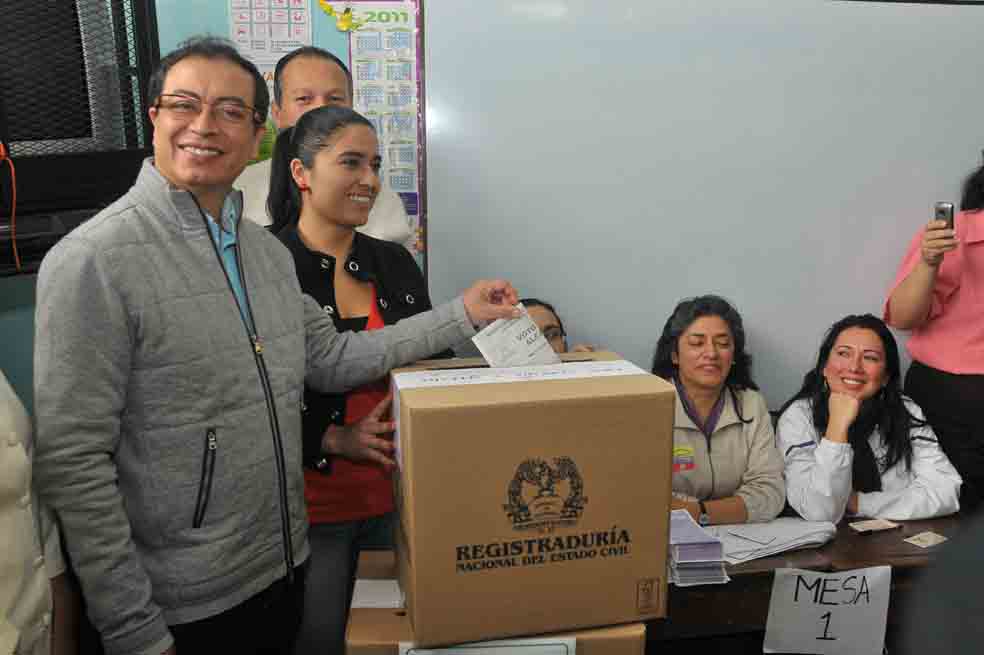 Gustavo Petro ha marcado cerca del 60% de popularidad en las últimas encuestas. / Archivo - El Espectador