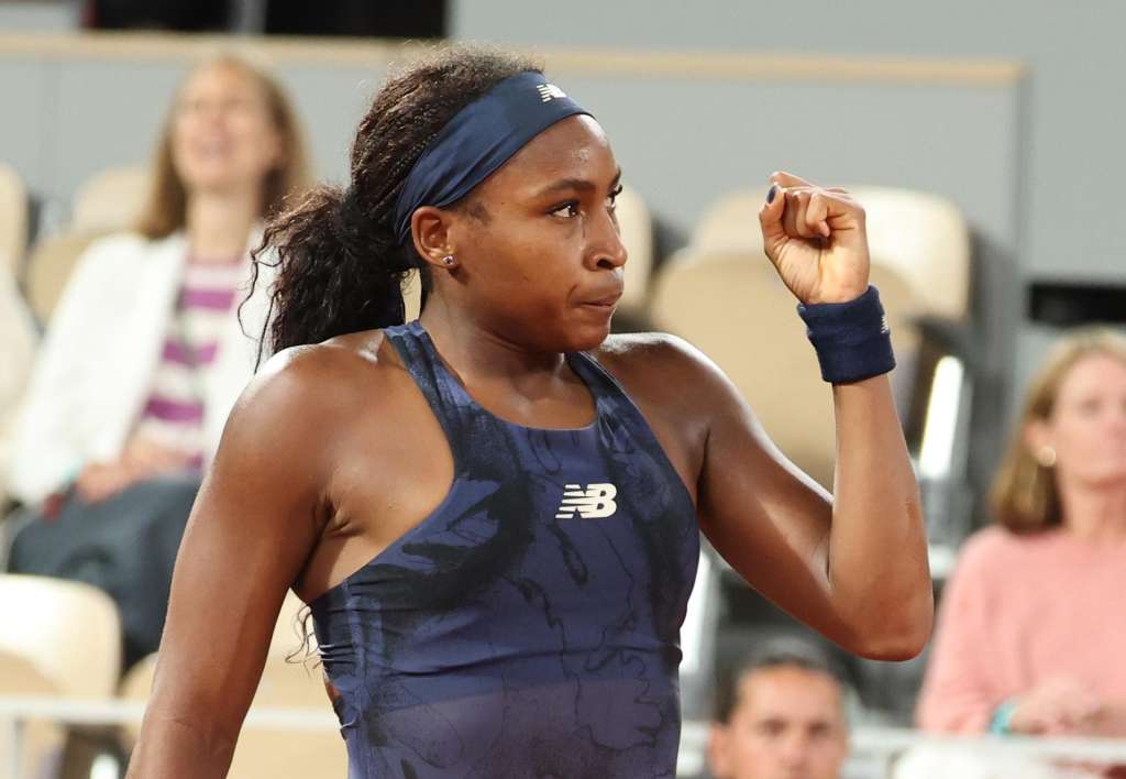 PARIS (France), 05/06/2025.- Coco Gauff of the USA reacts during her Women's semifinal match against Lois Boisson of France at the French Open Grand Slam tennis tournament at Roland Garros in Paris, France, 05 June 2025. (Tenis, Abierto, Francia) EFE/EPA/MOHAMMED BADRA