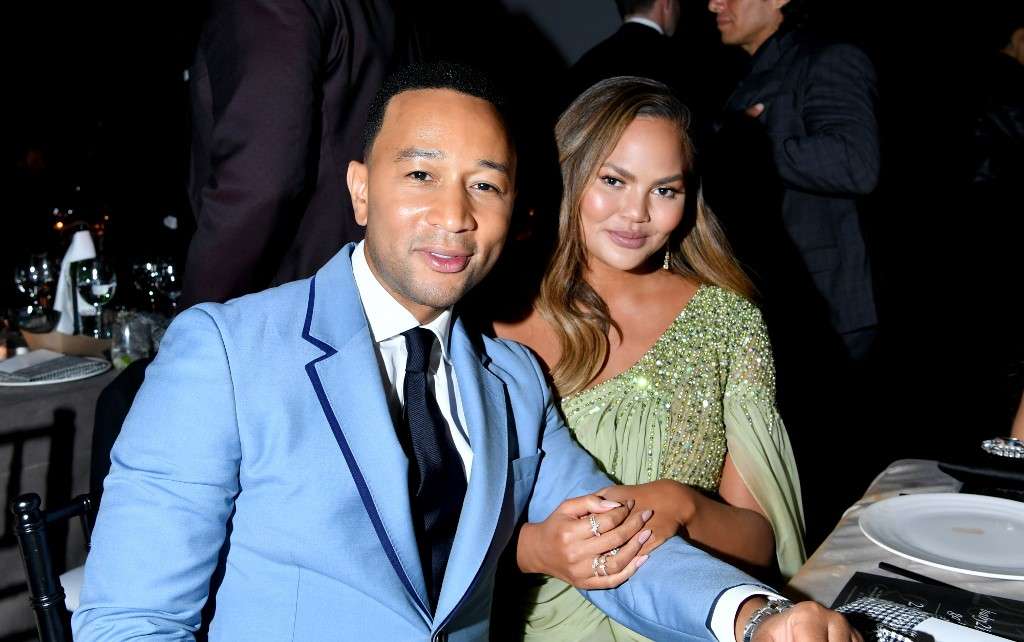 John Legend junto a su esposa, la modelo y presentadora Chrissy Teigen.AFP