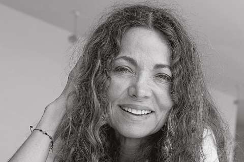 Ángela Becerra: "Mi gesto de vanidad es que me resbalen las críticas"