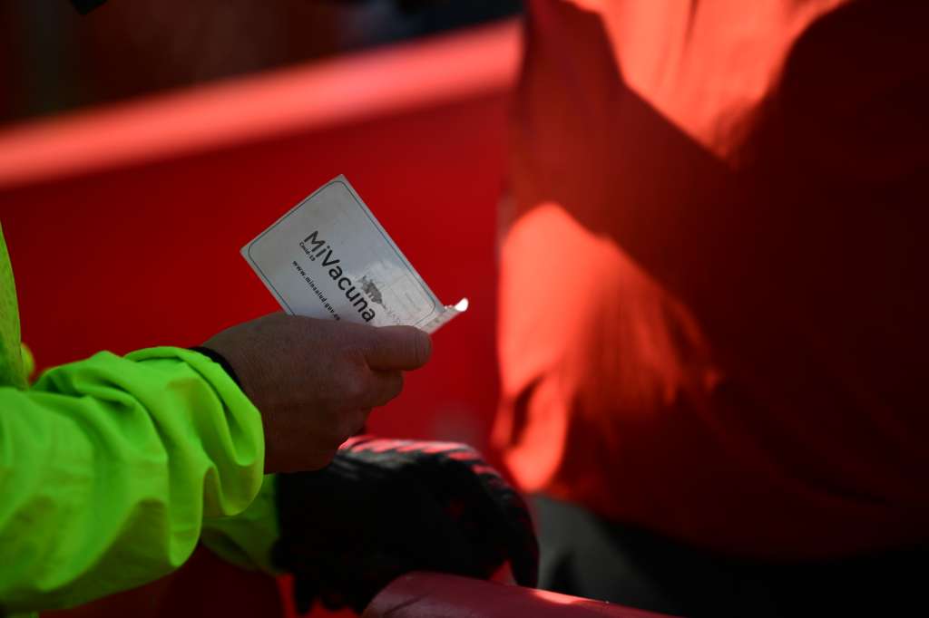 Filas y jornadas de vacunación contra el Covid -19 en diversos puntos de la capital