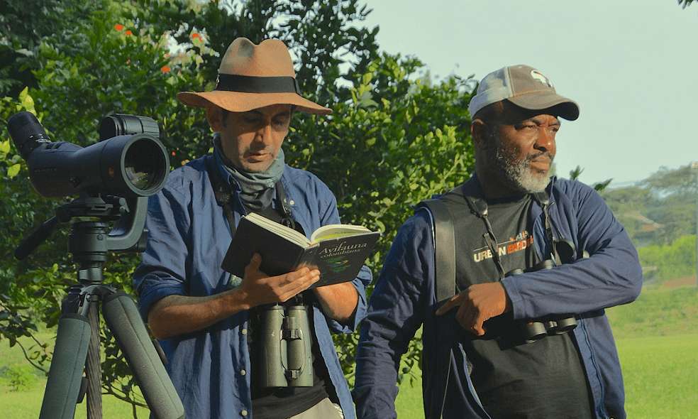 Carlos Mario Wagner y David Lindo pajareando durante la sexta edición de la Colombia BirdFair. / John Edward Myers - Especial para El Espectador