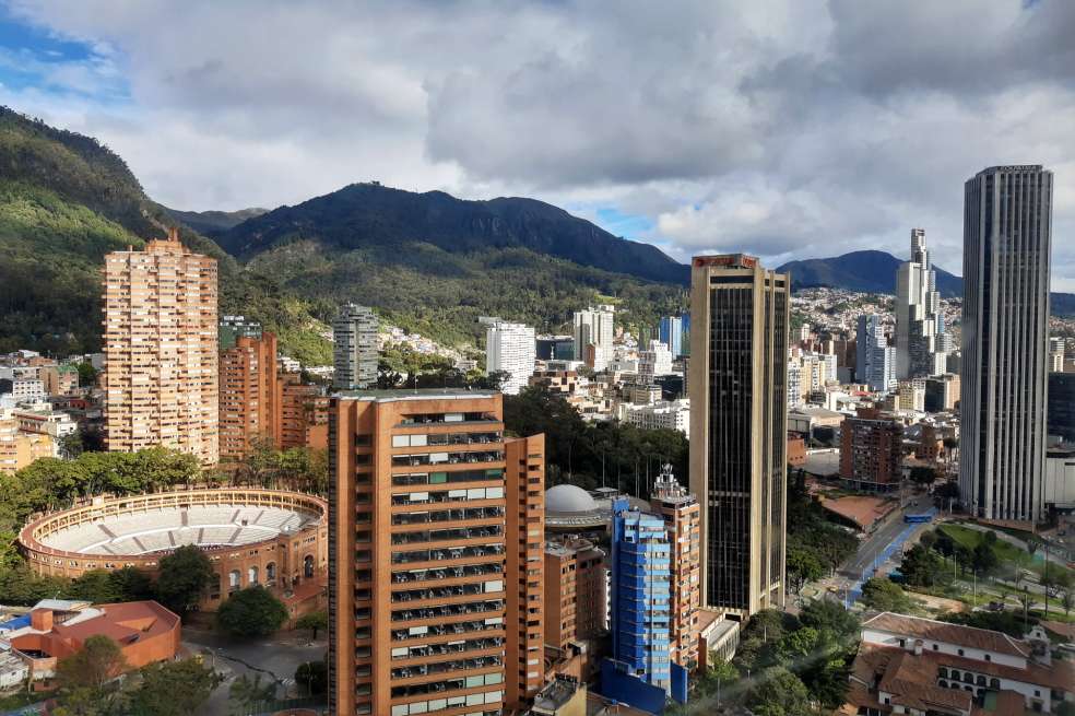 Bogotá es reconocida como una de las ciudades latinoamericanas con mejor infraestructura para reuniones internacionales, con más de 50 espacios para eventos, congresos y convenciones. Vista desde Tequendama Suites.