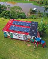 La comunidad amazónica que navega en internet gracias a la energía solar