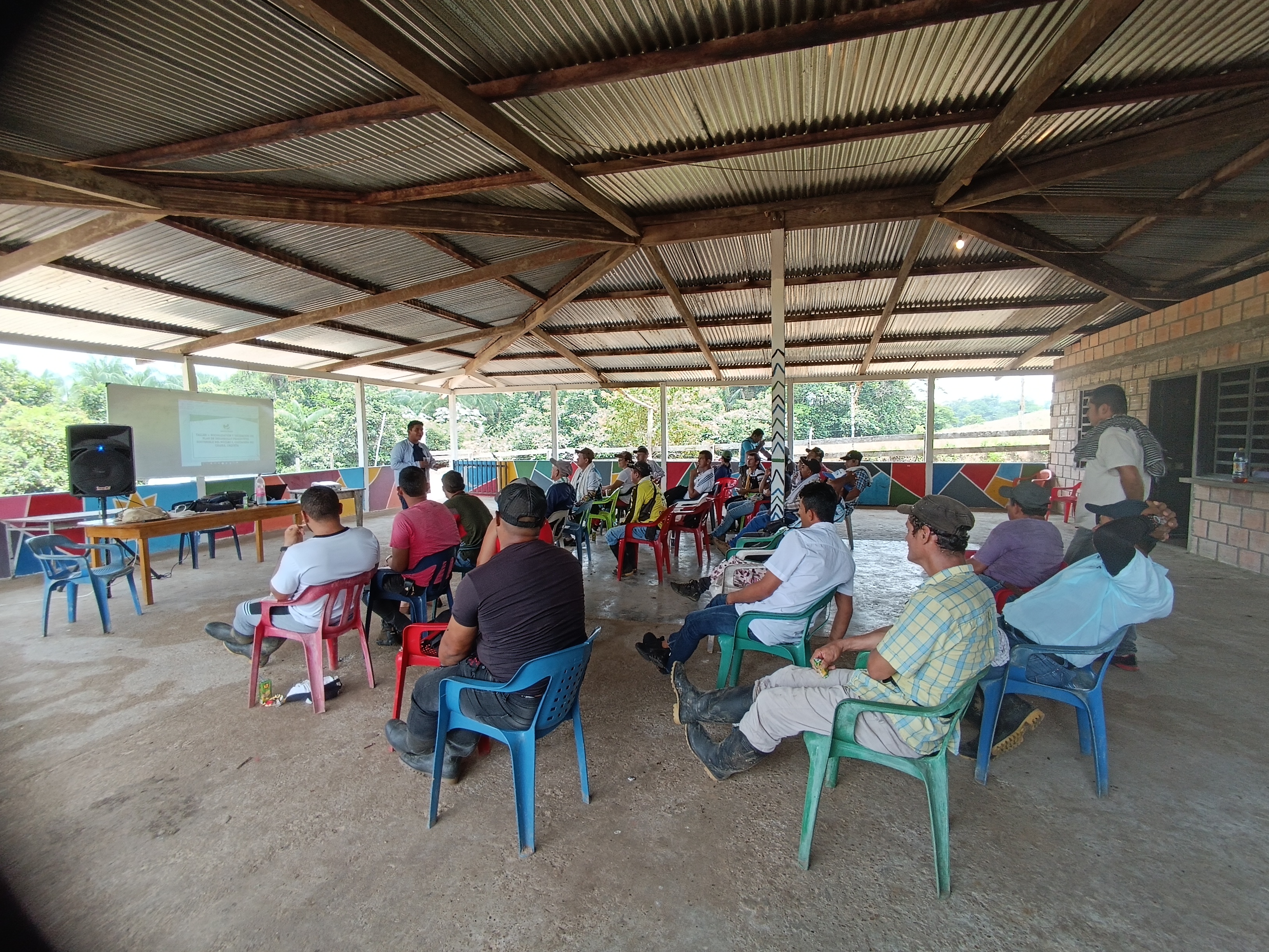 La organización Ambiente y Sociedad realizó un taller en Cartagena del Chairá centrado en los sistemas productivos sostenibles.
