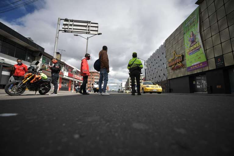 En esta primera jornada de cuarentena estricta, se prevé que al menos 2,4 millones de habitantes estarán en un confinamiento obligatorio por 14 días.
