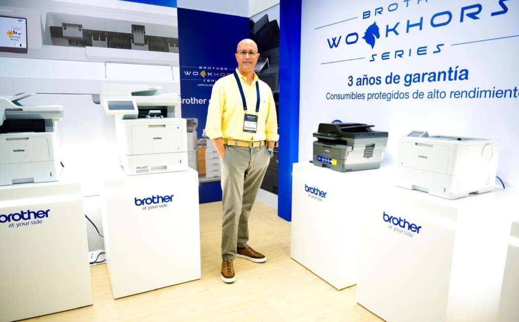 Carlos Andrés Velázquez, gerente senior de ventas de Brother para Latinoamérica y el Caribe, durante Andicom 2025.