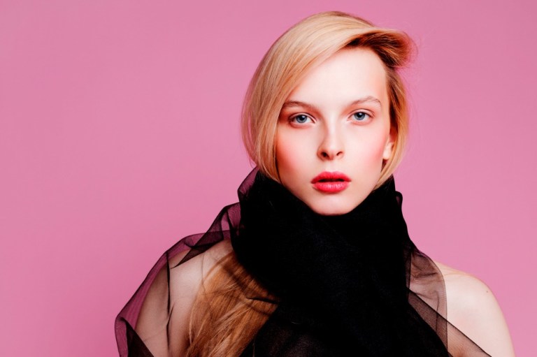 ¿Cómo hacer un maquillaje natural y luminoso si tienes piel grasa o con acné?