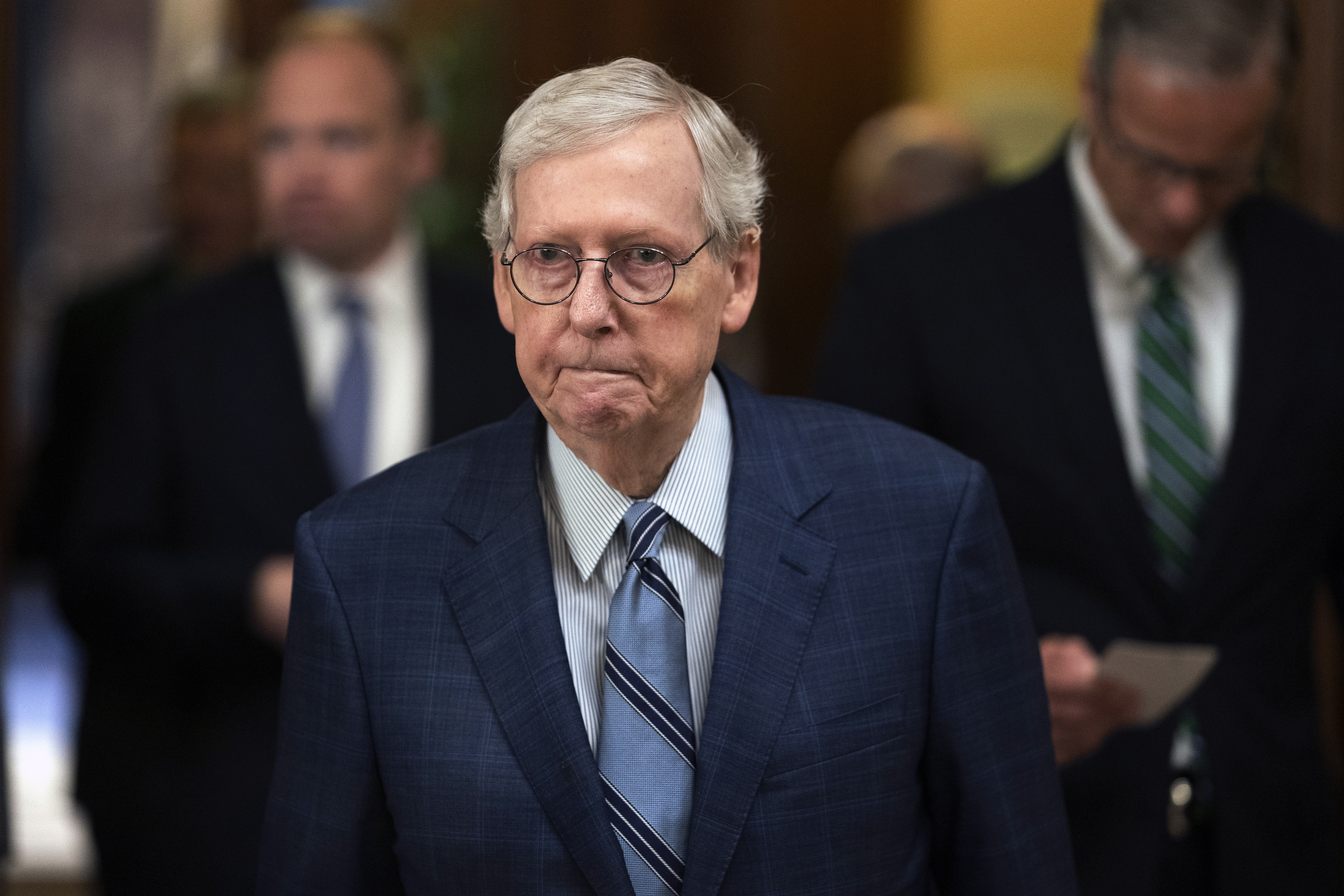 EA2175. WASHINGTON (ESTADOS UNIDOS), 28/02/2024.- Fotografía de archivo fechada el 18 de abril de 2023 que muestra al líder de la minoría del Senado, Mitch McConnell, durante una conferencia de prensa en el Capitolio de los Estados Unidos, en Washington DC (Estados Unidos). El líder de la mayoría republicana en el Senado de Estados Unidos, Mitch McConnell, que a sus 82 años es el legislador que más años ha estado al frente de los conservadores de ese hemiciclo en la historia del país, anunció este miércoles que planea abandonar el cargo en noviembre. EFE/ Will Oliver