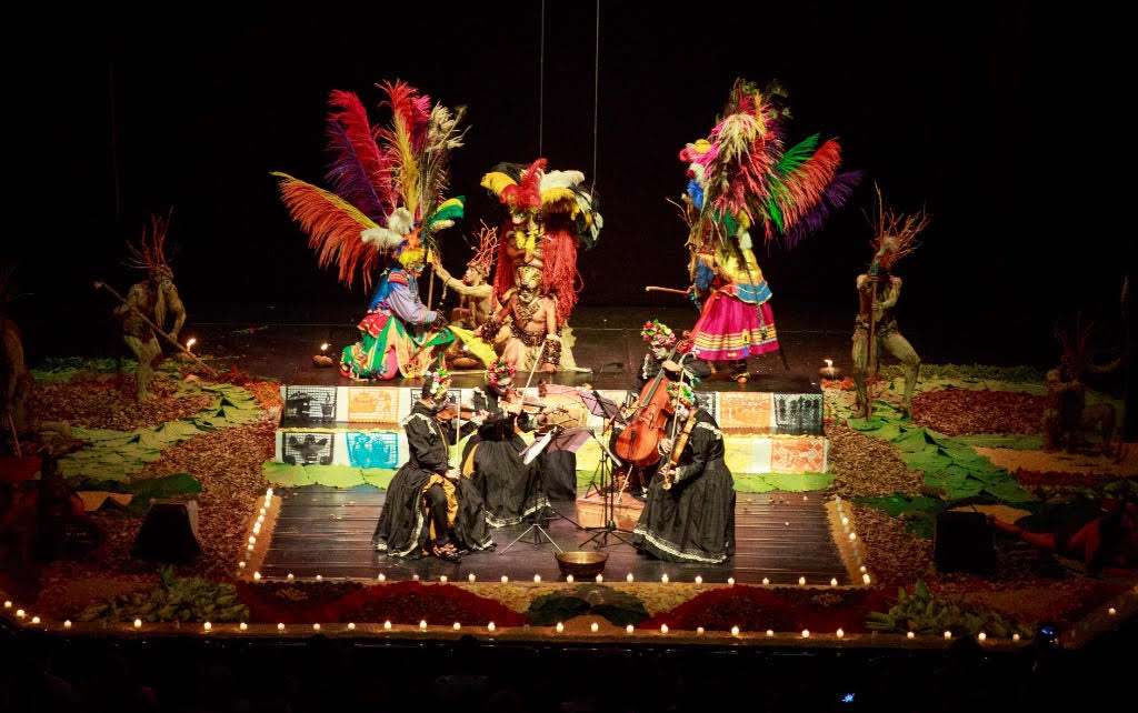 Altar de Muertos, Cuarteto Q-Arte y bailarines del Teatro Danza Pies del Sol.