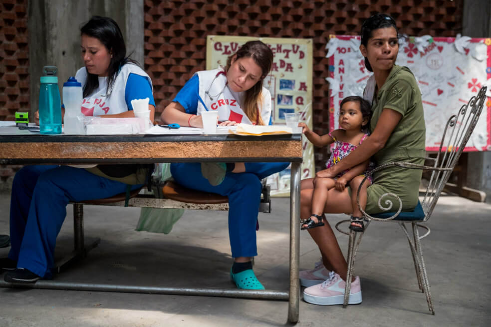 Se prevé que en la Cruz Roja atienda a 650.000 personas en Venezuela durante un año. / EFE