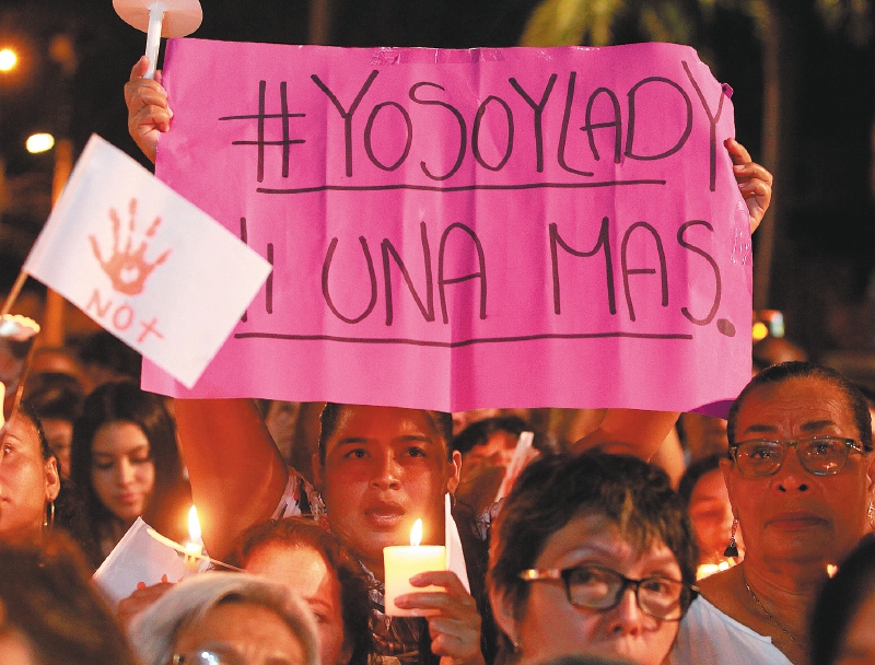 El año pasado, según cifras de la Red Feminista Antimilitarista, en Colombia se registraron 630 feminicidios. / EFE