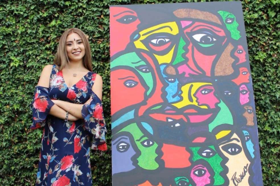 Juliana Pexxo comenzó su carrera pintando e interviniendo chaquetas y otras prendas.