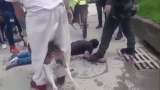 Hombre apuñaló a su propio hijo y por poco es linchado por la comunidad