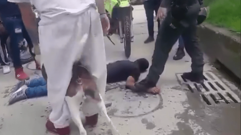 Hombre apuñaló a su propio hijo y por poco es linchado por la comunidad